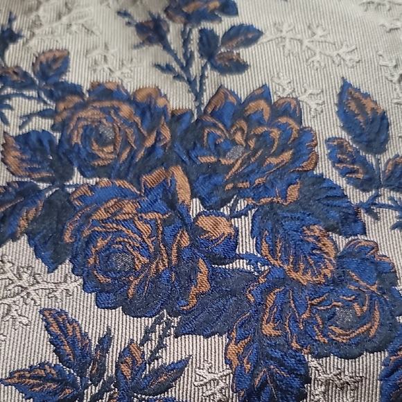 Blank NYC High Waist Floral Brocade Shorts - Metallic Bronze and Navy - Picture 11 of 12